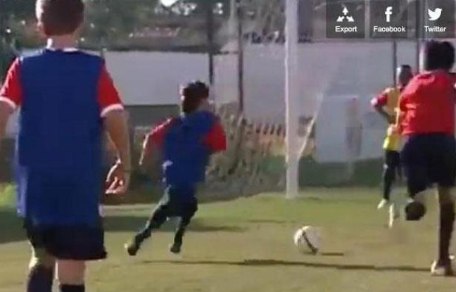 Le jeune Gabriel en pleine démonstration lors du camp d'entraînement organisé par le Barça, le 2 août 2012 au Brésil Le jeune Gabriel en pleine démonstration lors du camp d'entraînement organisé par le Barça, le 2 août 2012 au Brésil