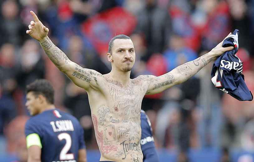 PSG Zlatan Ibrahimovic a exhibé ses tatouages pour une campagne contre la faim