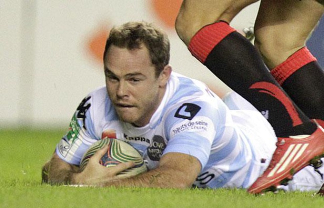 L'ailier français du Rading Métro, Julien Saubade, lors d'un match contre le 18 novembre 2011 contre Edinbourg en Coupe d'Europe. L'ailier français du Rading Métro, Julien Saubade, lors d'un match contre le 18 novembre 2011 contre Edinbourg en Coupe d'Europe.