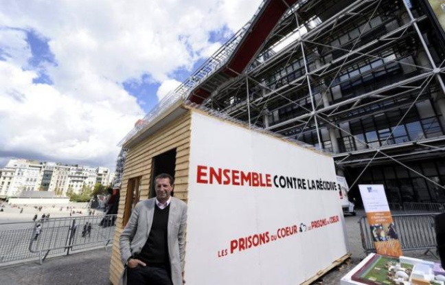 Le conseil municipal de Saint-Julien-sur-Suran (Jura) s'est à nouveau prononcé vendredi soir pour l'implantation sur ses terres de la prison expérimentale conçue par l'ex-homme d'affaires Pierre Botton, a indiqué samedi à l'AFP la conseillère générale (UMP) Hélène Pélissard. Le conseil municipal de Saint-Julien-sur-Suran (Jura) s'est à nouveau prononcé vendredi soir pour l'implantation sur ses terres de la prison expérimentale conçue par l'ex-homme d'affaires Pierre Botton, a indiqué samedi à l'AFP la conseillère générale (UMP) Hélène Pélissard.
