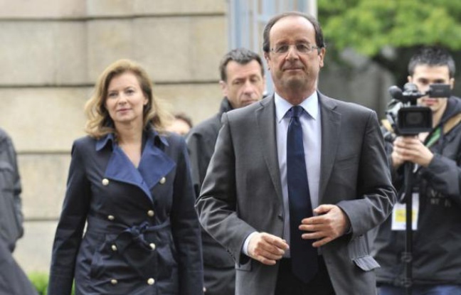 Nicolas Sarkozy a condamné jeudi soir sur France 2 les propos du député UMP Lionnel Luca surnommant "rottweiler" la compagne de son rival François Hollande, Valérie Trierweiler, ajoutant qu'il "détesterait qu'on fasse ça avec (son épouse) Carla". Nicolas Sarkozy a condamné jeudi soir sur France 2 les propos du député UMP Lionnel Luca surnommant "rottweiler" la compagne de son rival François Hollande, Valérie Trierweiler, ajoutant qu'il "détesterait qu'on fasse ça avec (son épouse) Carla".