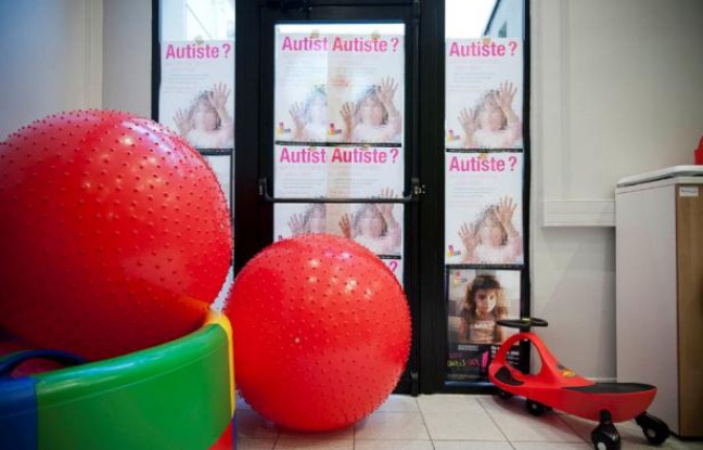 Des affiches dans les locaux parisiens de la «FuturoSchool», structure développée par l'association «Vaincre l'autisme», le 12 janvier 2012. Des affiches dans les locaux parisiens de la «FuturoSchool», structure développée par l'association «Vaincre l'autisme», le 12 janvier 2012.