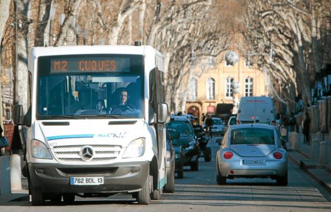 La ville d'Aix-en-Provence accumule la pollution de Marseille et celle des industries de Berre. La ville d'Aix-en-Provence accumule la pollution de Marseille et celle des industries de Berre.