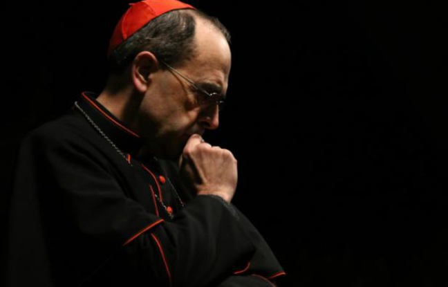L'archevêque et cardinal Barbarin. L'archevêque et cardinal Barbarin.