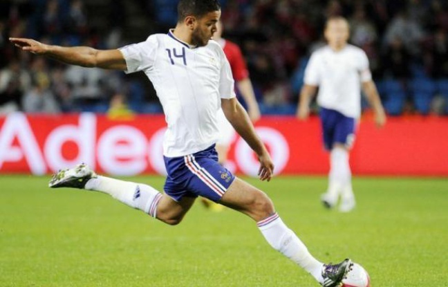 Hatem Ben Arfa qui n'avait plus joué avec les Bleus depuis août 2010, remis de graves blessures et porté par ses exploits à Newcastle, a été logiquement retenu mercredi par Laurent Blanc dans sa pré-liste des joueurs évoluant à l'étranger pour l'Euro-2012. Hatem Ben Arfa qui n'avait plus joué avec les Bleus depuis août 2010, remis de graves blessures et porté par ses exploits à Newcastle, a été logiquement retenu mercredi par Laurent Blanc dans sa pré-liste des joueurs évoluant à l'étranger pour l'Euro-2012.