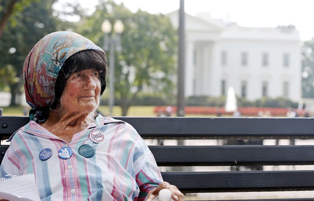 Concepcion Picciotto, alias Conchita, a réalisé un sit-in de plus de trois décennies devant la résidence du président des Etats-Unis Concepcion Picciotto, alias Conchita, a réalisé un sit-in de plus de trois décennies devant la résidence du président des Etats-Unis