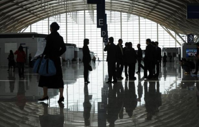 La Chine va construire 70 aéroports d'ici à 2015, a annoncé lundi le patron de l'Administration de l'aviation civile (CAAC) en dépit du net ralentissement constaté dans la deuxième économie mondiale. La Chine va construire 70 aéroports d'ici à 2015, a annoncé lundi le patron de l'Administration de l'aviation civile (CAAC) en dépit du net ralentissement constaté dans la deuxième économie mondiale.