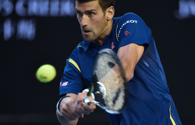 Novak Djokovic lors de la demi-finale de l'Open d'Australie contre Roger Federer, le 28 janvier 2016. Novak Djokovic lors de la demi-finale de l'Open d'Australie contre Roger Federer, le 28 janvier 2016.
