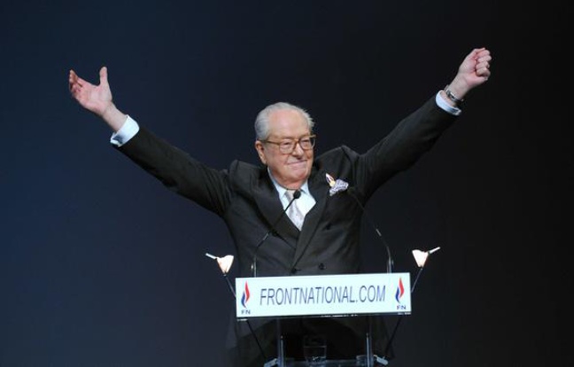 Jean-Marie Le Pen lors de son dernier discours en tant que président du FN, à Tours, le 15 janvier 2011. Jean-Marie Le Pen lors de son dernier discours en tant que président du FN, à Tours, le 15 janvier 2011.