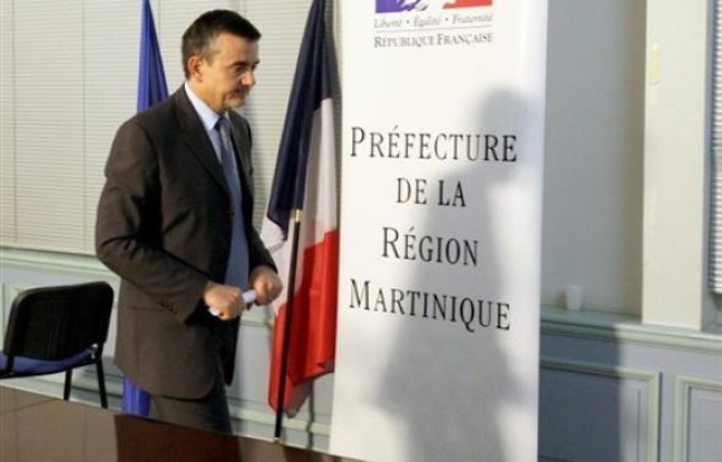 Ni le président, ni le Premier ministre ne devraient se rendre dans l'immédiat aux Antilles. Yves Jégo n'a pas non plus programmé un voyage sur place "dans les heures qui viennent". Ni le président, ni le Premier ministre ne devraient se rendre dans l'immédiat aux Antilles. Yves Jégo n'a pas non plus programmé un voyage sur place "dans les heures qui viennent".