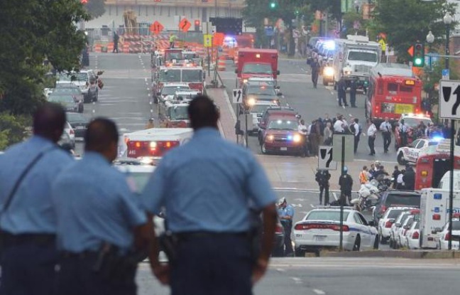 Une fusillade dans un immeuble de bureaux de la Marine américaine à Washington a fait au moins 12 morts lundi matin, parmi lesquels le tireur dont les motivations restaient inconnues. Une fusillade dans un immeuble de bureaux de la Marine américaine à Washington a fait au moins 12 morts lundi matin, parmi lesquels le tireur dont les motivations restaient inconnues.