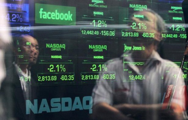 Les plaintes d'investisseurs qui s'estiment lésés par l'entrée en Bourse ratée de Facebook se multipliaient mercredi, visant à la fois le réseau social en ligne et les banques qui ont géré l'opération boursière. Les plaintes d'investisseurs qui s'estiment lésés par l'entrée en Bourse ratée de Facebook se multipliaient mercredi, visant à la fois le réseau social en ligne et les banques qui ont géré l'opération boursière.