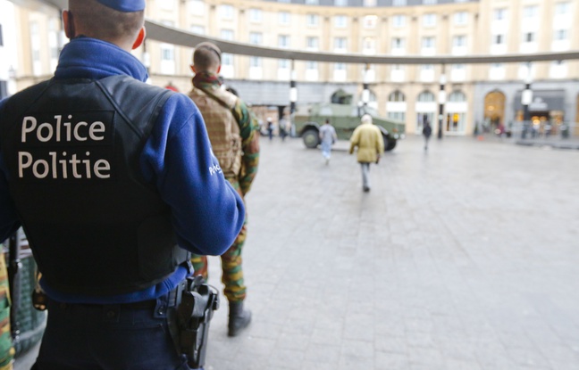 Un policier belge à Bruxelles, le 22 novembre 2015. Un policier belge à Bruxelles, le 22 novembre 2015.