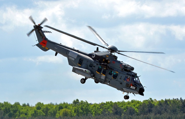 Un hélicoptère Caracal d'Airbus, à la base de Powidz (Pologne), le 14 mai 2015. Un hélicoptère Caracal d'Airbus, à la base de Powidz (Pologne), le 14 mai 2015.