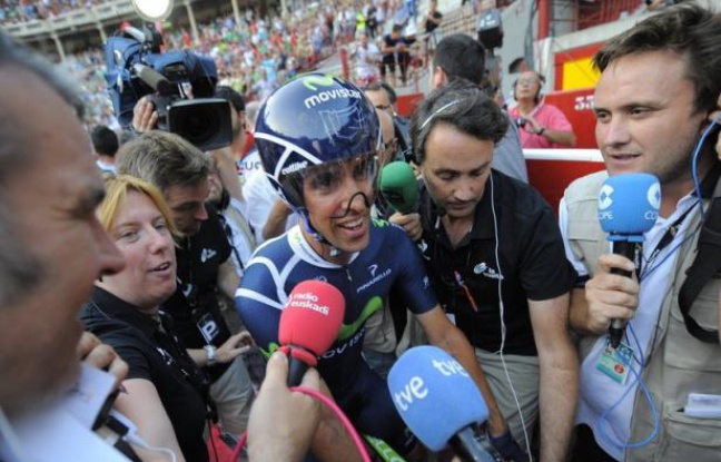 Movistar, emmenée par les Espagnols Juan José Cobo, tenant du titre, et Alejandro Valverde, a remporté samedi la 1re étape du Tour d'Espagne, un contre-la-montre par équipes de 16,5 km à Pampelune, leur compatriote Jonathan Castroviejo prenant le maillot de leader Movistar, emmenée par les Espagnols Juan José Cobo, tenant du titre, et Alejandro Valverde, a remporté samedi la 1re étape du Tour d'Espagne, un contre-la-montre par équipes de 16,5 km à Pampelune, leur compatriote Jonathan Castroviejo prenant le maillot de leader