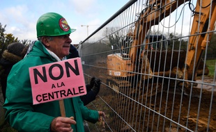 Les opposants manifestent quasi quotidiennement sur le site où les travaux viennent de démarrer.