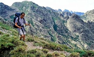 Parcourir le GR20 est un défi de taille. Mais les efforts consentis sont récompensés par des paysages exceptionnels.
