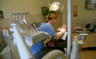 Un patient chez le dentiste en 2010.