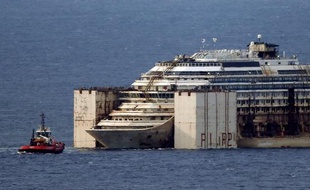 Costa Concordia le 27 juillet 2014 dans le port de Gênes