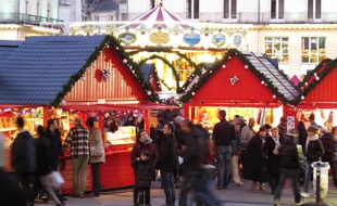 Le marché de Noël de Nantes se tient places Royale et du Commerce.