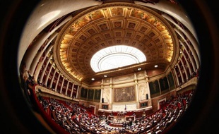 L'Assemblée nationale a voté vendredi le report à 2015 des élections départementales et régionales initialement prévues en 2014, dans le cadre du projet de loi électorale présenté par le ministre de l'Intérieur, Manuel Valls.