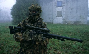 Illustration d'un commando parachutiste français à Bayonne en 2007.