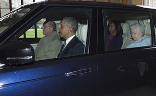 Le prince Philip conduit Barack et Michelle Obama et son épouse la reine Elizabeth, au château de Windsor le 22 avril 2016.