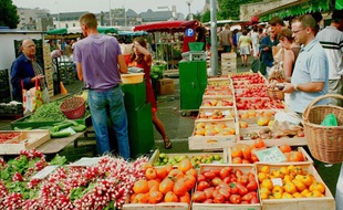 Un marché au Mans le 11 mai 2011.