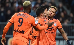 Memphis Depay, passeur décisif puis buteur à Angers.
