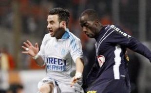 Le Marseillais Mathieu Valbuena face à au Bordelais Souleymane Diawara, le 8 février 2009.