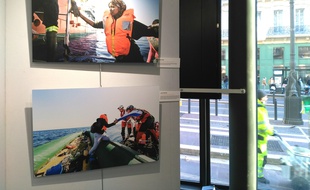 Sur la Canebière, la mairie du 1-7 accueille l'exposition de SOS MéditerranéMarseille