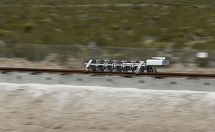 Un «traîneau» démontre la propulsion de l'Hyperloop près de Las Vegas, le 11 mai 2016.