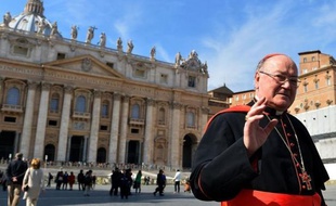 Cinq jours après la démission historique du pape, les cardinaux poursuivent mardi leurs discussions sur l'organisation du conclave pour élire le sucesseur de Benoît XVI et sur les grands défis qui attendent l'Eglise.