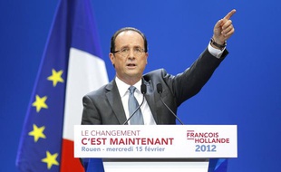 François Hollande lors de son deuxième grand meeting de campagne, à Rouen (mercredi 15 février 2012)