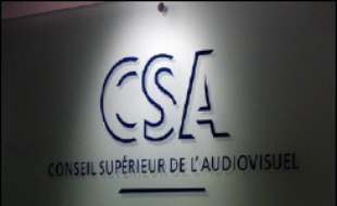 Le Conseil supérieur de l'audiovisuel (CSA) a adressé des observations aux chaînes de télévision TF1, France 2, France 3 et M6 en raison d'une "sous-représentation chronique" en 2005 sur leur antenne des partis non parlementaires, a-t-il annoncé mercredi sur son site internet.