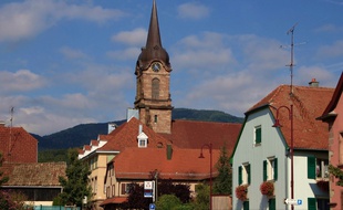 Un prêtre a été mis écroué en Alsace pour avoir dépouillé de vieilles femmes. Il est mis en examen pour abus de la faiblesse de personnes vulnérables mais également pour des violences sur ces personnes. L'homme d'Eglise officiait dans les paroisses de Wattwiller et d'Uffholtz (photo).