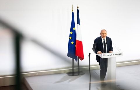 C’est quoi l’article 49.1 de la Constitution sollicité par François Bayrou ?