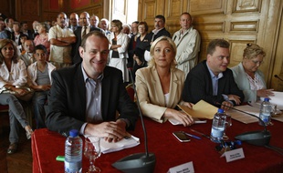 Les frontières Steve Briois et marine Le Pen lors d'un conseil municipal à Hénin-Beaumont en 2009.