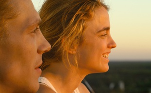 Kévin Azaïs et Adèle Haenel dans Les Combattants