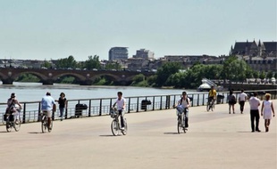 Les quais et leur grande promenade sont particulièrement appréciés des cyclistes.
