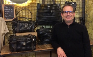 Charles Burke a lancé une marque qui fabrique de la maroquinerie à partir de chambres à air de vélos usagées.