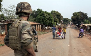 Un soldat français à Yaloke, le 9 février 2014.
