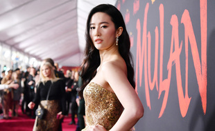 Liu Yifei, sur le tapis rouge de l'avant-première de Mulan, à Los Angeles, le 9 mars 2020.