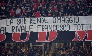 La banderole déployée par les supporters de l'AC Milan, dimanche