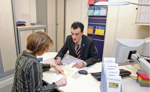 Les banques proposent des postes de chargés d'accueil et de conseillers, mais cherchent aussi des profils plus pointus.