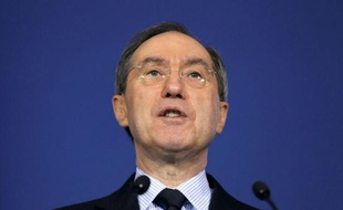 Des juges s'interrogent, selon Le Canard enchaîné à paraître mardi, sur le versement de plus de 500.000 euros depuis l'étranger sur un compte de Claude Guéant, qui a démenti lundi tout lien entre cet argent et un éventuel financement libyen de la campagne de Nicolas Sarkozy en 2007.