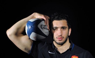 Le centre du XV de France Maxime Mermoz a déclaré jeudi qu'il gardait "une attitude positive" bien que n'ayant joué que quatre minutes depuis le début du Tournoi des six nations et ayant été de nouveau désigné remplaçant pour le match contre l'Angleterre dimanche au Stade de France.