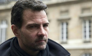 Jerôme Kerviel quitte le tribunal à Paris le 21 mars 2016