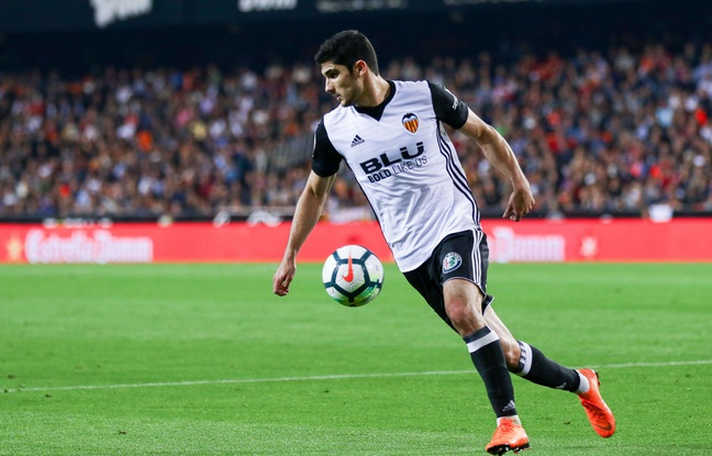Mercato PSG : Alléluia, Paris réussi (enfin) à vendre Guedes à Valence et va pouvoir se renforcer Mercato PSG : Alléluia, Paris réussi (enfin) à vendre Guedes à Valence et va pouvoir se renforcer