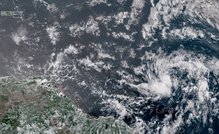 L'ouragan Beryl se situe en bas à droite de l'image.
